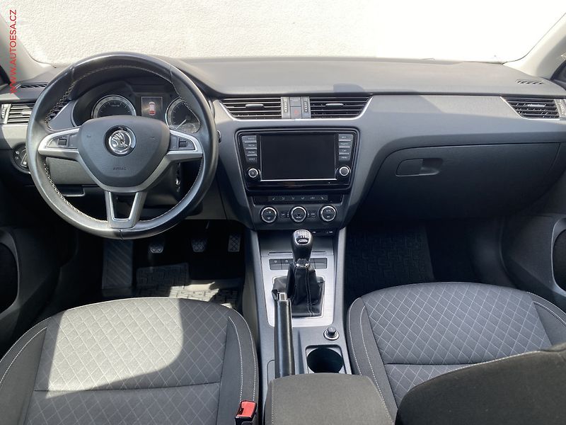 Škoda Octavia (2015) 2.0 TDi, Edition, bixen,navi - fotka 8 z 17