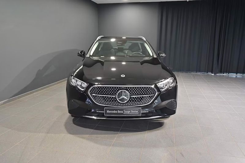 Mercedes-Benz Třídy E 220d 4M Avantgarde 360 Pano Ta - fotka 3 z 15