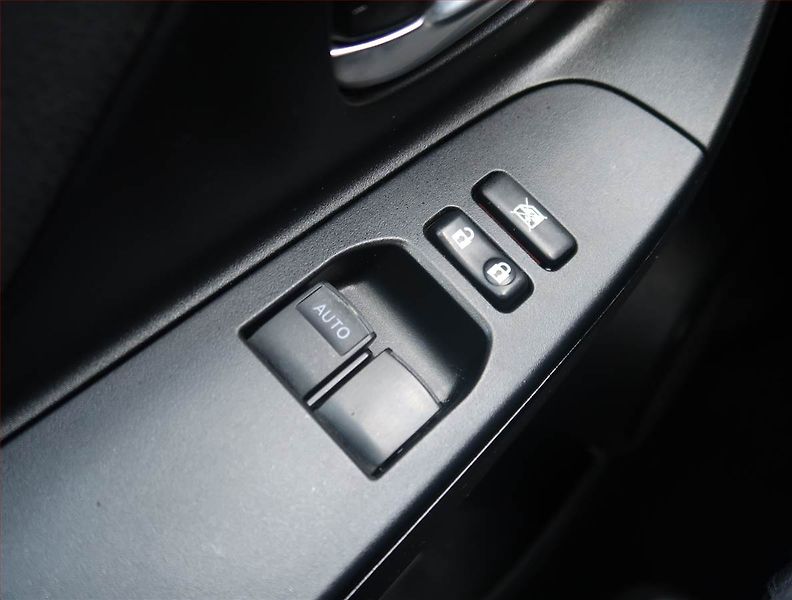 Toyota Yaris (2018) 1.0 VVT-i, ČR,1.maj, Tempomat - fotka 15 z 22