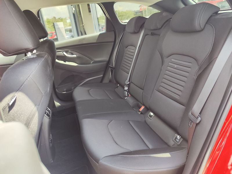Hyundai i30 1.5 T-GDI/103kW Style Safety - fotka 11 z 36