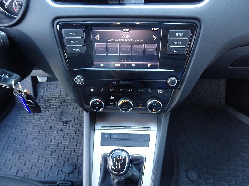 Škoda Octavia 1.6 TDI 85 kW DIGI. KLIMA, ESP - fotka 12 z 17