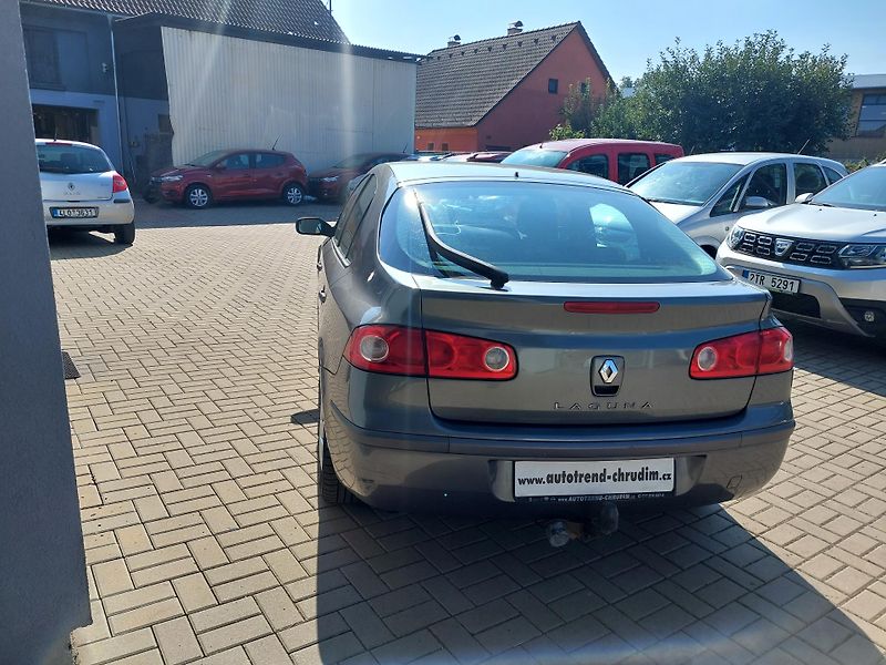 Renault Laguna (2007) II. 2.0i-16v - fotka 7 z 22