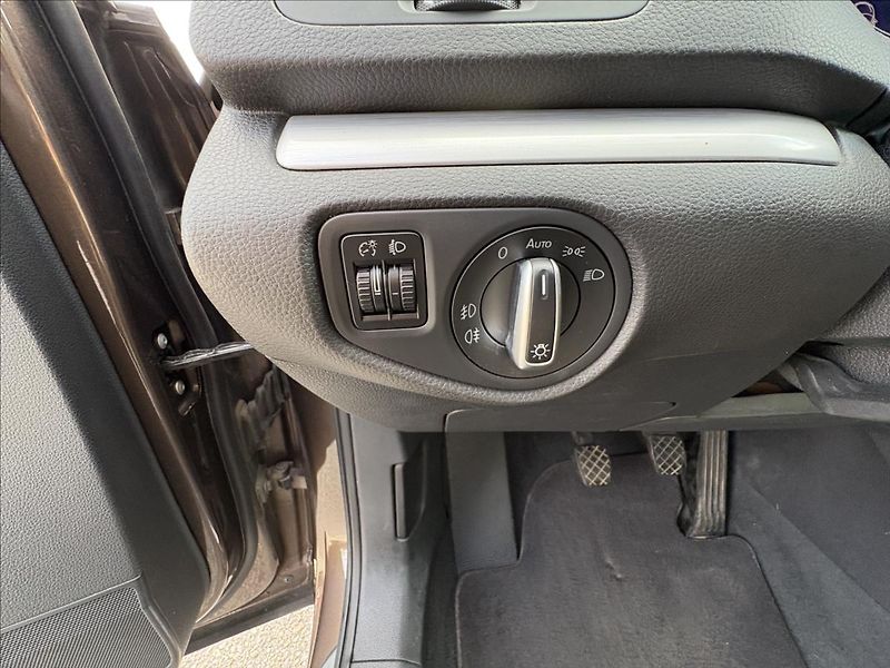 Volkswagen Sharan 2,0 TDi 103kW 7sed,Servis,2Maj - fotka 5 z 34