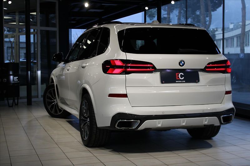 BMW X5 xDrive30d M Sport DAProf/NezTo - fotka 33 z 35