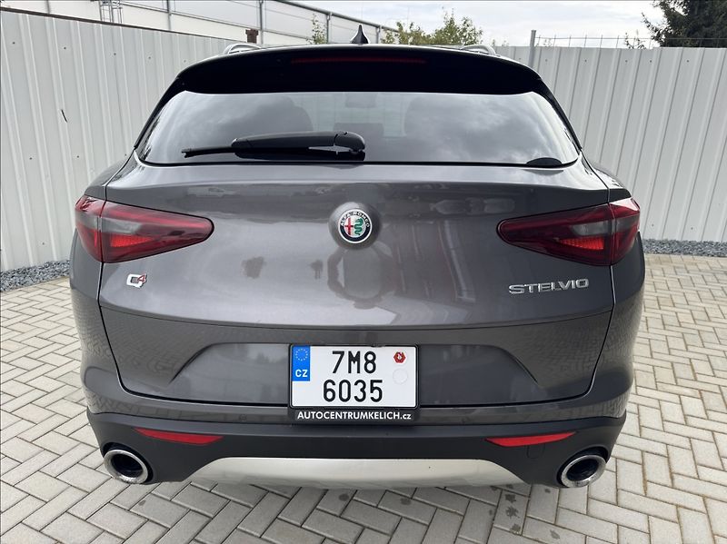 Alfa Romeo Stelvio 2,0 T 206kW Q4 AT8 ZF 4X4 - fotka 11 z 50
