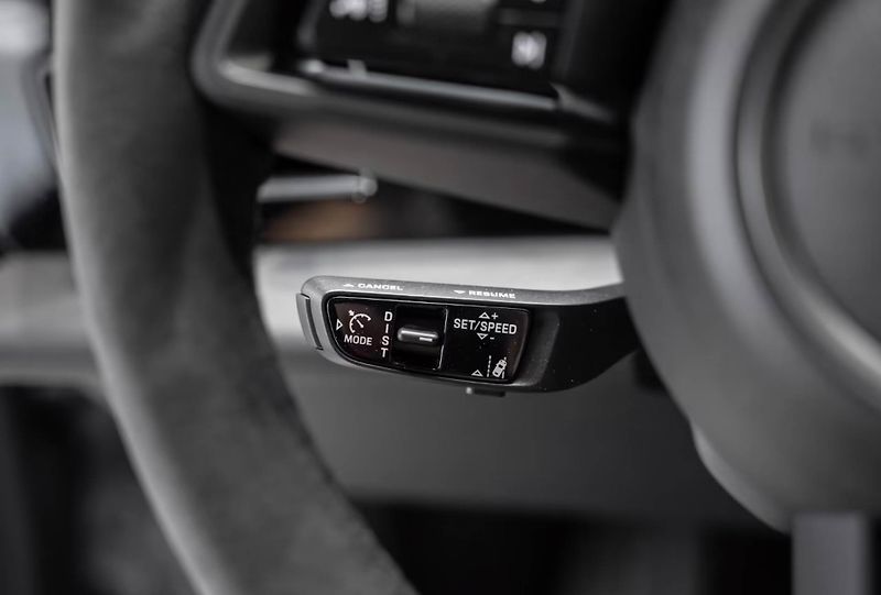 Porsche Taycan 4 Cross Turismo HuD Pano Venti - fotka 14 z 23