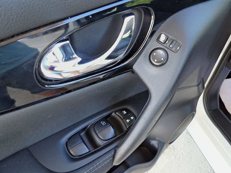 Nissan Qashqai 1.6dCi 4WD Tažné Kamera ČR - fotka 18 z 33