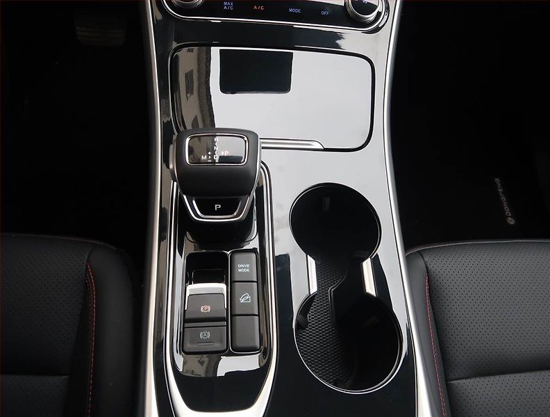 Dongfeng T5 EVO (2024) 1.5 Turbo - fotka 13 z 21