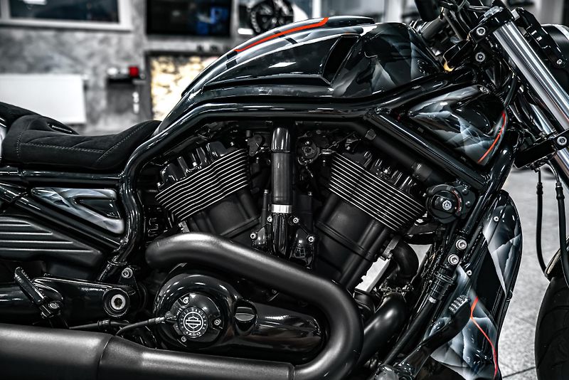 Harley-Davidson VRSCF V-Rod Muscle CUSTOM ÚPRAVA - fotka 18 z 21