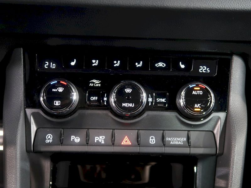 Škoda Karoq (2024) SPORTLINE 2.0TDI 110KW 4X4 DSG - fotka 18 z 35