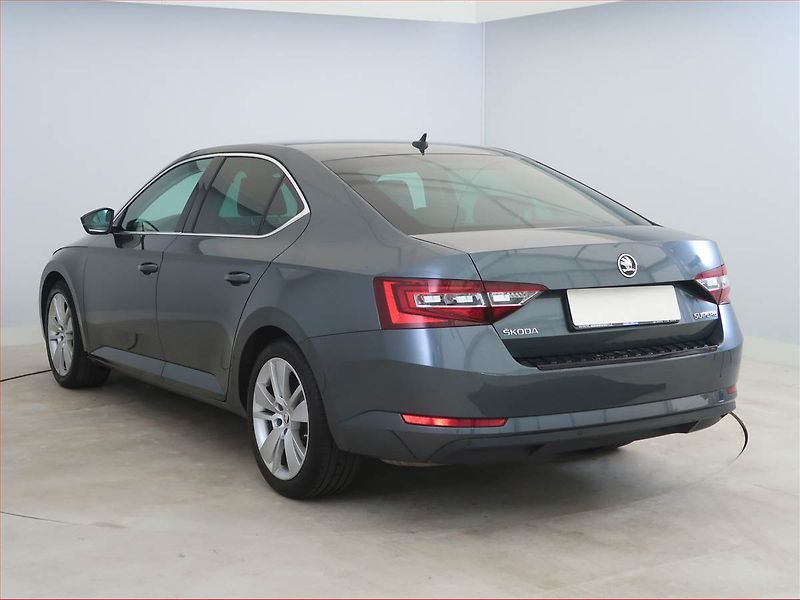 Škoda Superb (2018) Style 2.0 TDI, Automat - fotka 4 z 23