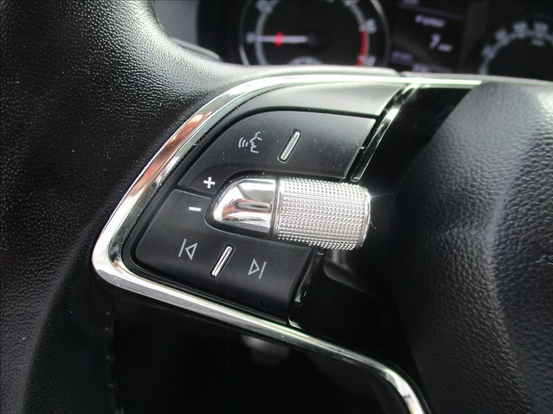 Škoda Fabia 1,0 TSI, klima,servis,1.maj,CZ - fotka 23 z 31