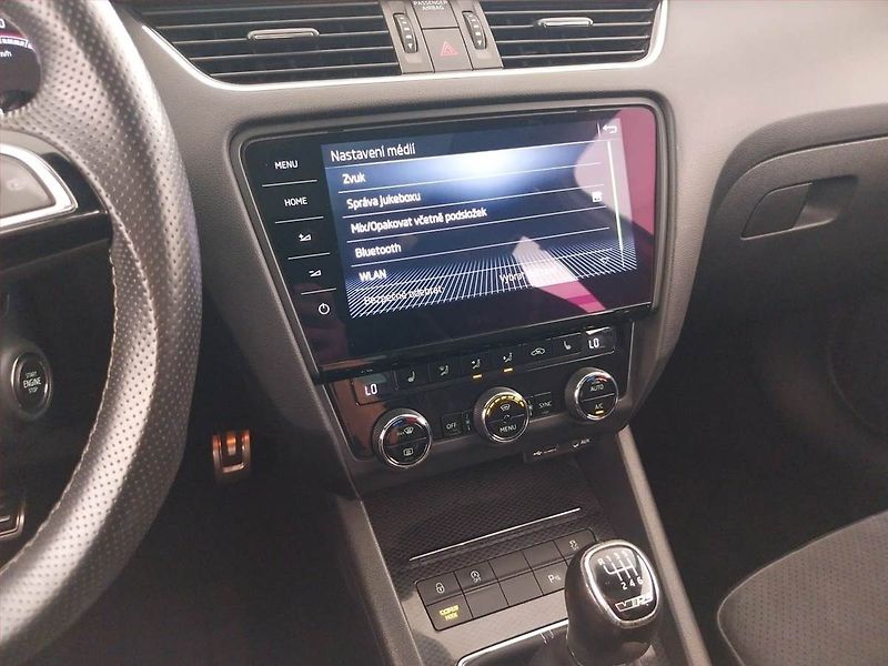 Škoda Octavia (2017) RS 230 2.0 TSI - fotka 12 z 24