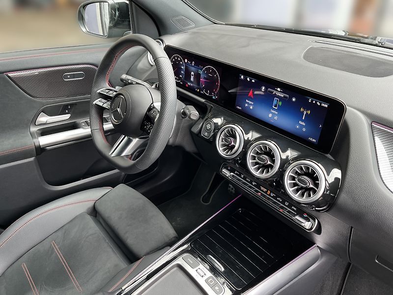 Mercedes-Benz GLA 200 d AMG Night - fotka 19 z 21