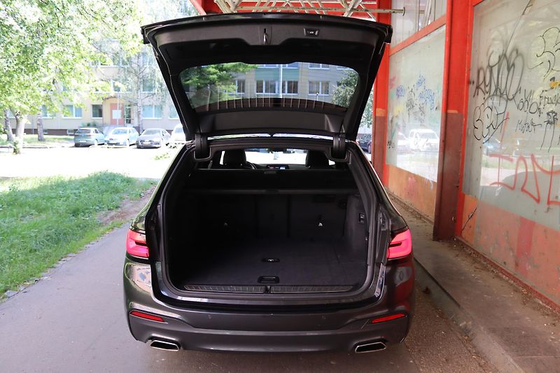 BMW Řada 5 530D XDRIVE TOUR G31 M-PAKET  - fotka 43 z 50