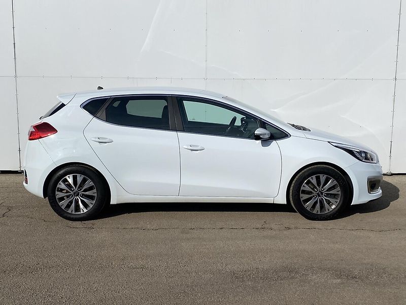 Kia Ceed 1,6 CRDi 100 kW - fotka 3 z 25