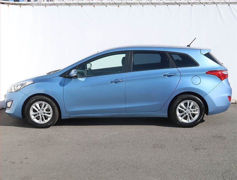 Hyundai i30 (2013) Trikolor 1.6 GDI, Serv.kniha - fotka 3 z 18