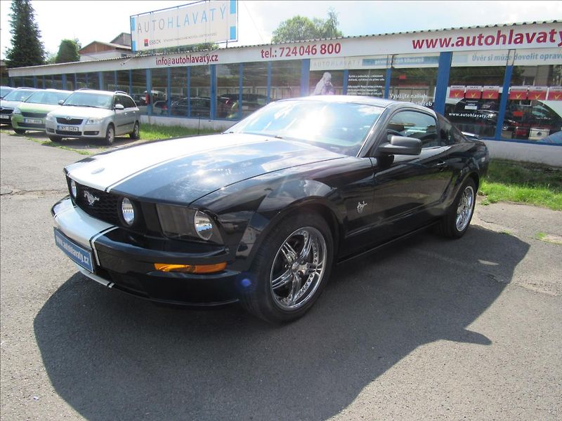 Ford Mustang 4,6 L V8 GT 224kW - fotka 1 z 29