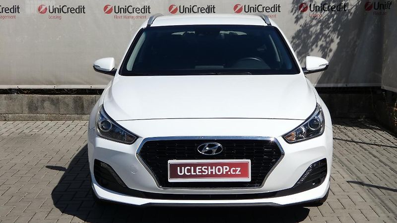 Hyundai i30 Kombi 1.6 CRDi Tricolor - fotka 2 z 22