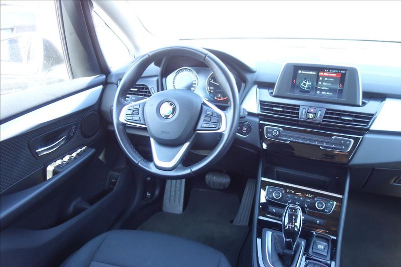 BMW Řada 2 218d, ČR, 1 MAJ., SERV.KN. - fotka 19 z 41