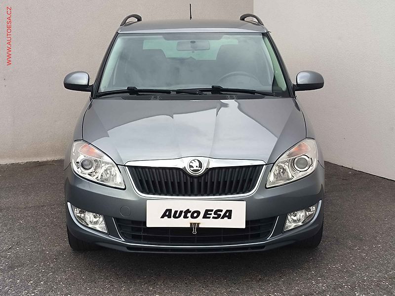 Škoda Fabia (2013) 1.2 TSi, Fresh, AC, park - fotka 2 z 17