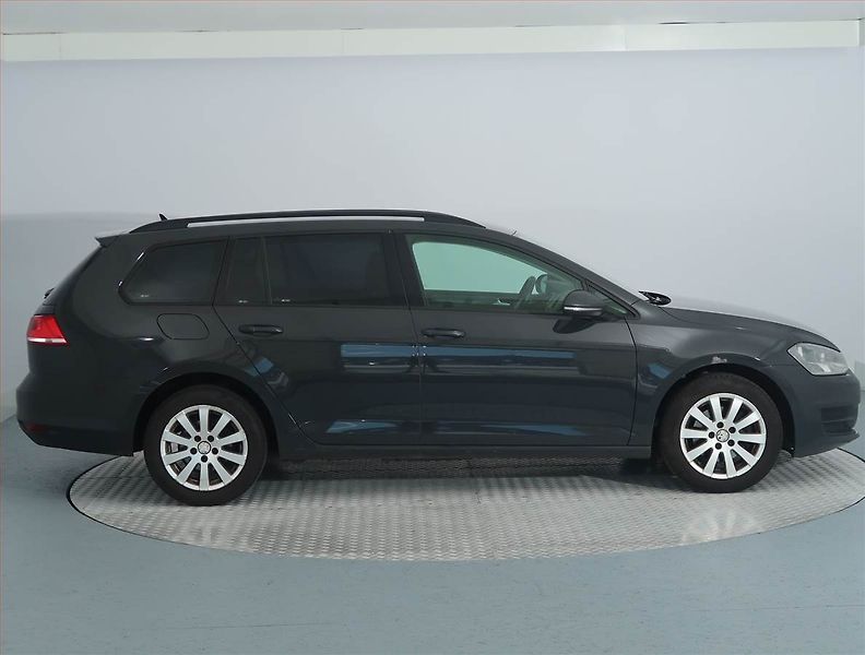 Volkswagen Golf (2014) 1.6 TDI, Serv.kniha, Navi - fotka 6 z 13