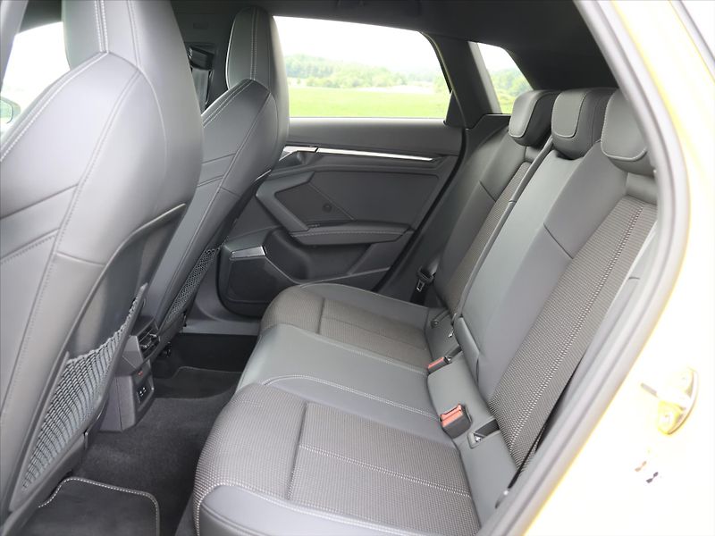 Audi S3 2,0 TSI 228 kW quattro Automat - fotka 13 z 38