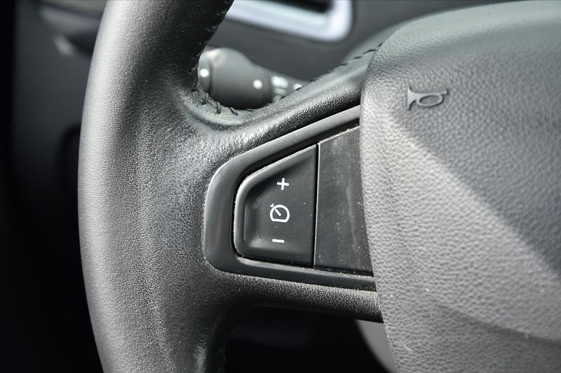 Renault Scénic 1.2 TCe 97kW LIMITED 7-MÍST ČR - fotka 18 z 28