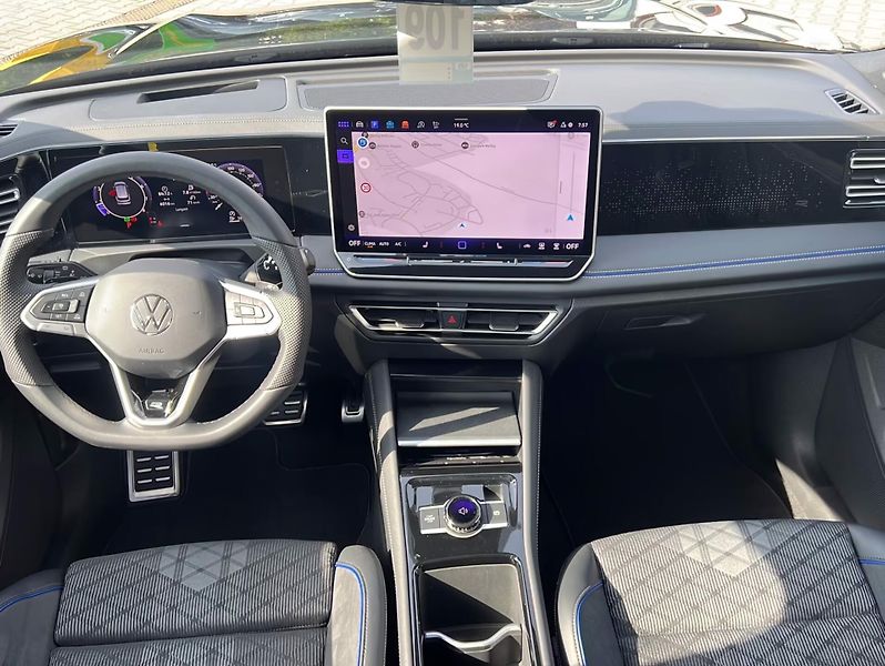 Volkswagen Tiguan TSI 4M R-Line Pano HuD IQ 360 - fotka 11 z 15