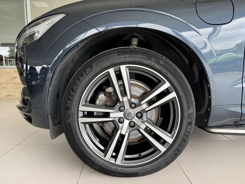 Volvo XC60 T8 AWD*Recharge*REZERVACE! - fotka 35 z 36