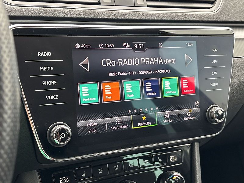 Škoda Superb (2023) Combi 2.0 TDI DSG Sportline - fotka 13 z 33