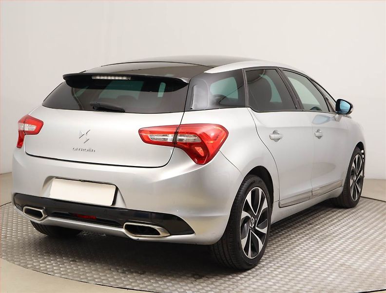 Citroën DS5 (2014) 2.0 HDi, Navi, Xenony - fotka 5 z 17