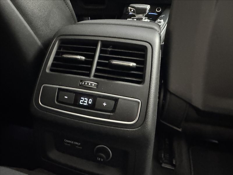 Audi A5 2,0 TDi  S-Line Quattro Matrix - fotka 17 z 47