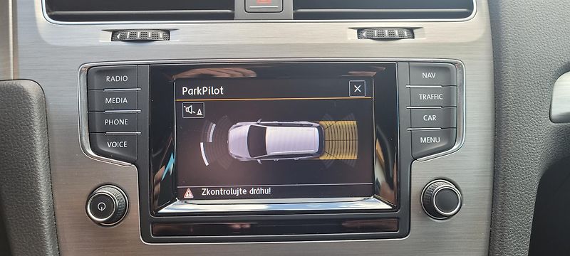 Volkswagen Golf (2014) 1,2TSi 77kW benzín DSG Comfort - fotka 24 z 38