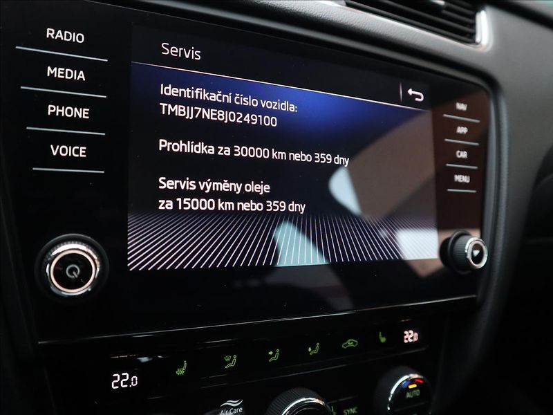 Škoda Octavia 2,0 TDi DSG Style ACC LED - fotka 27 z 41