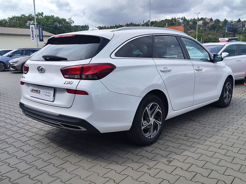 Hyundai i30 1.0 T-GDI/88kW Smart DCT - fotka 5 z 32