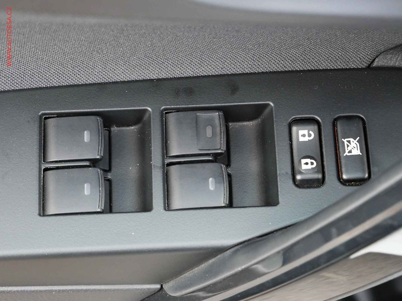 Toyota Auris (2019) 1.6i, ČR, AC, tempo - fotka 11 z 20