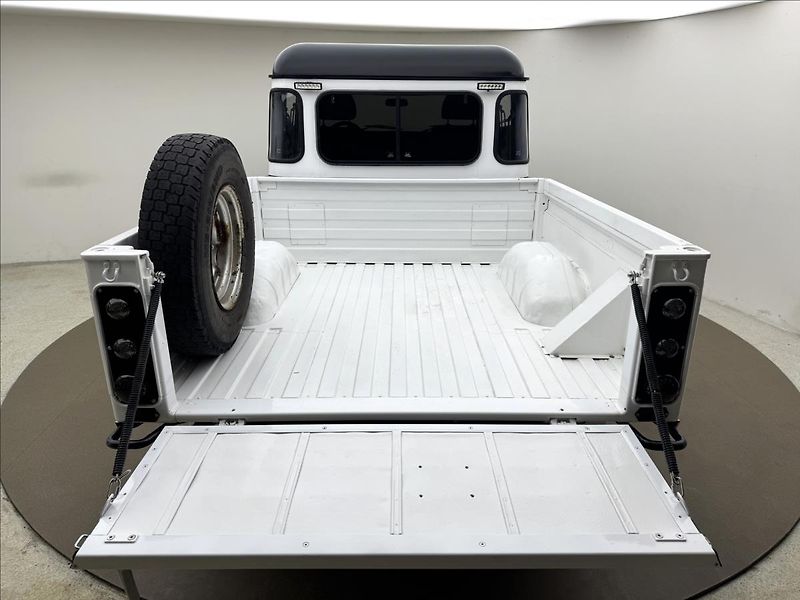 Land Rover Defender 2,5 130 Td5 90kW PO RENOVACI - fotka 45 z 45