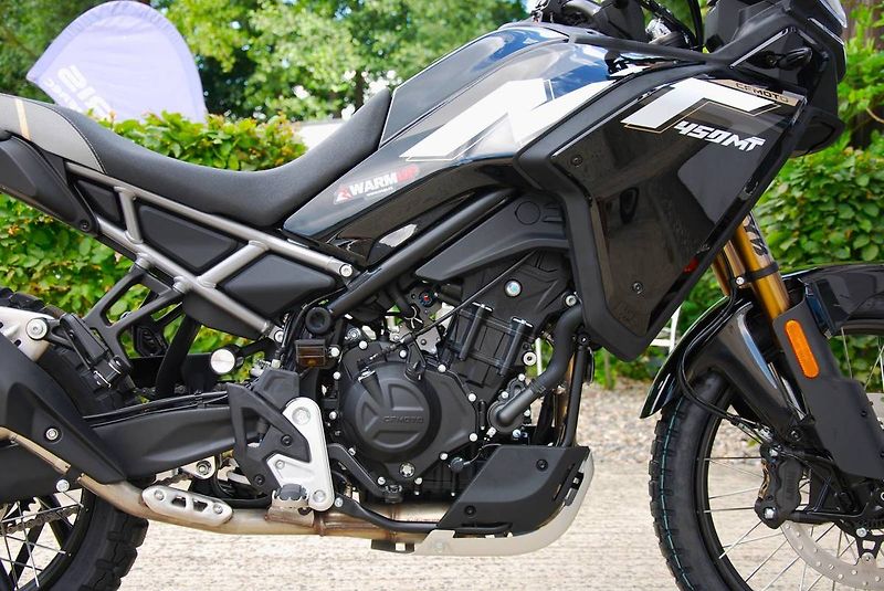 CFMOTO 450 MT-R (2026) 450MT-R V2 BLACK - fotka 14 z 25
