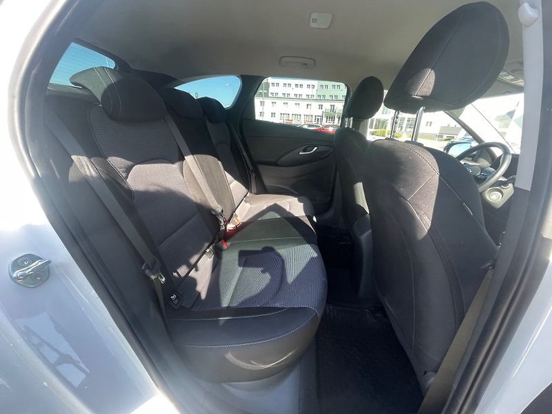 Hyundai i30 1,0 T-GDi Family Comfort, ČR - fotka 15 z 34