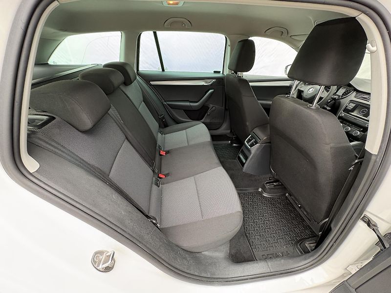 Škoda Octavia Combi 1.6 TDI ACTIVE Plus  81 - fotka 18 z 25
