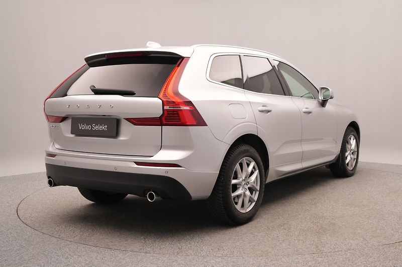 Volvo XC60 B4 AWD MOMENTUM PRO REZERVACE - fotka 10 z 43