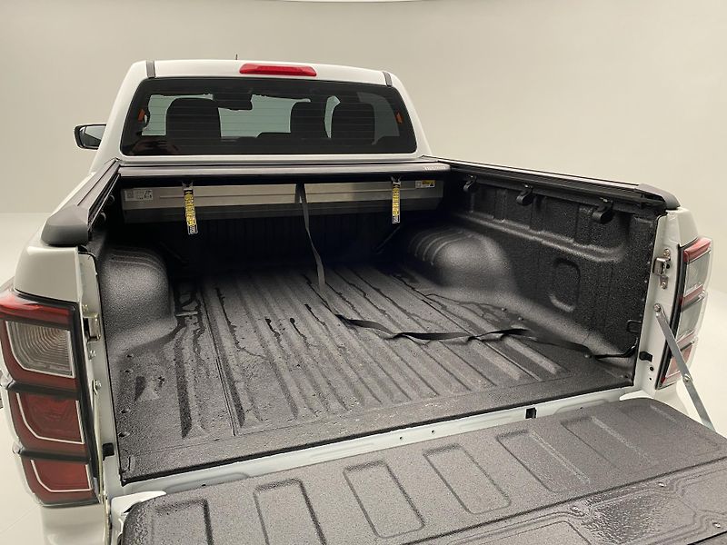 Isuzu D-Max (2025) Double Cab 1,9 V-Cross 4x4 AUT - fotka 19 z 34