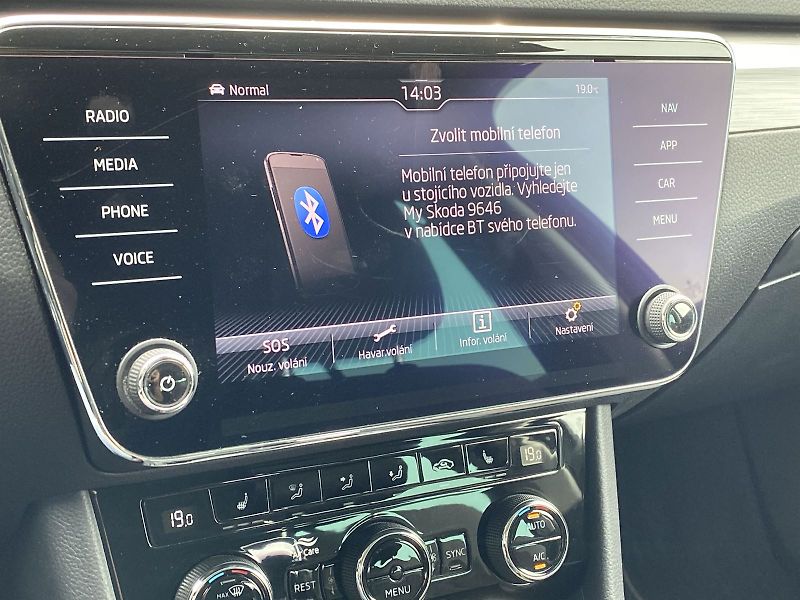 Škoda Superb (2021) Combi 1.5 TSI ACT DSG Style+ - fotka 18 z 36
