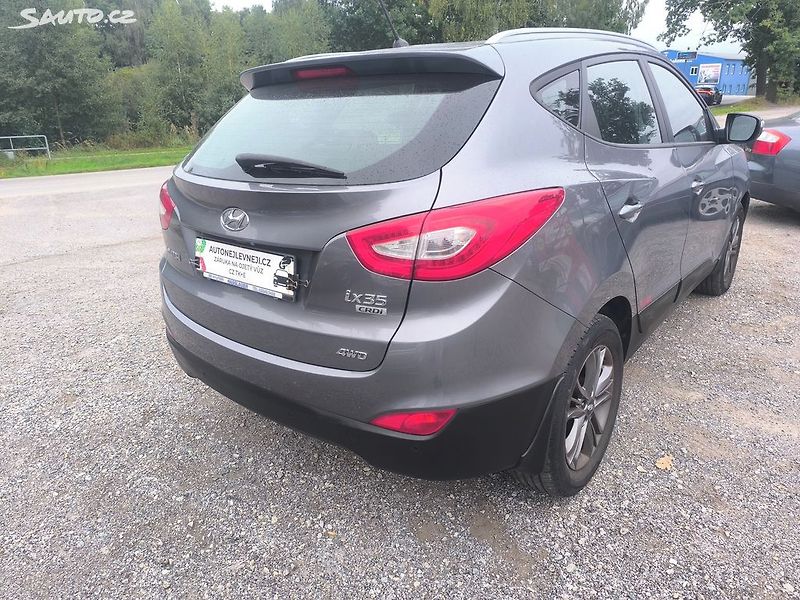 Hyundai ix35 2.0D4X4,70KM,MAX VÝBAVA,KRÁSNÝ - fotka 4 z 31