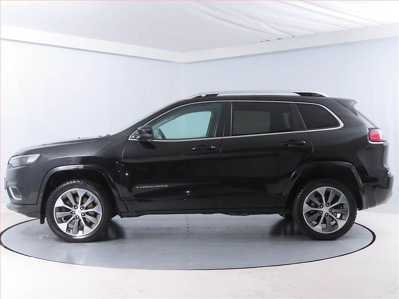 Jeep Cherokee (2019) 2.2 MultiJet, Overland - fotka 3 z 22