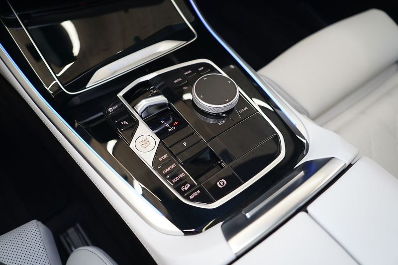 BMW X5 40d xDrive, Tažné, Panorama - fotka 41 z 50