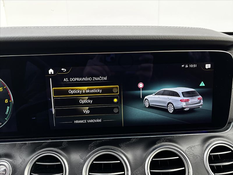 Mercedes-Benz Třídy E 300de 4MATIC TAŽNÉ DPH - fotka 23 z 33