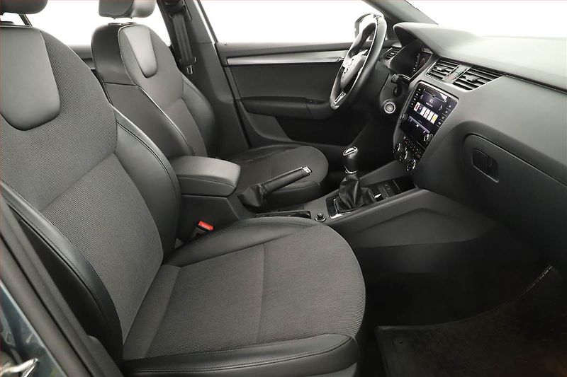 Škoda Octavia (2019) 1.5 TSI, Navi, Tempomat - fotka 7 z 17