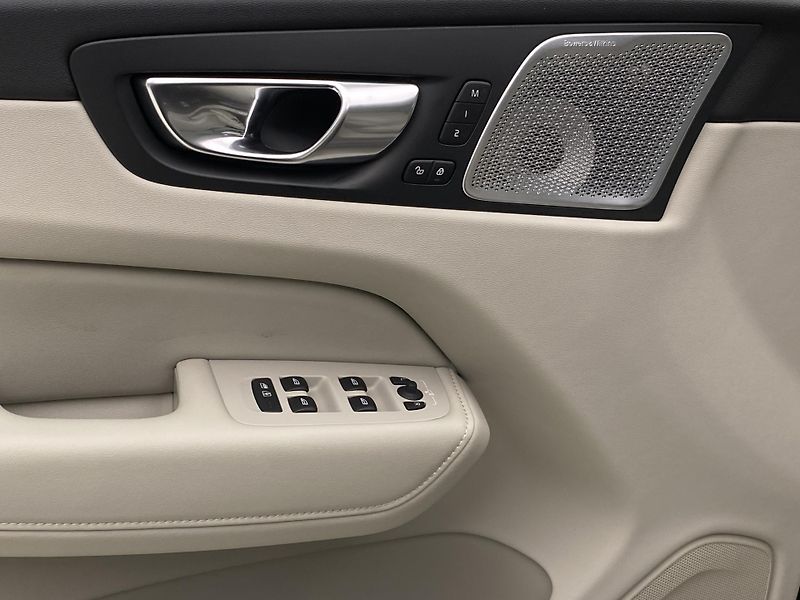 Volvo XC60 T8 AWD RECHARGE DARK ULTRA CZ - fotka 29 z 67